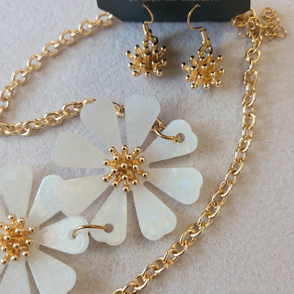 statement Daisy Jewelry Set Gold White - Picture 3 of 6